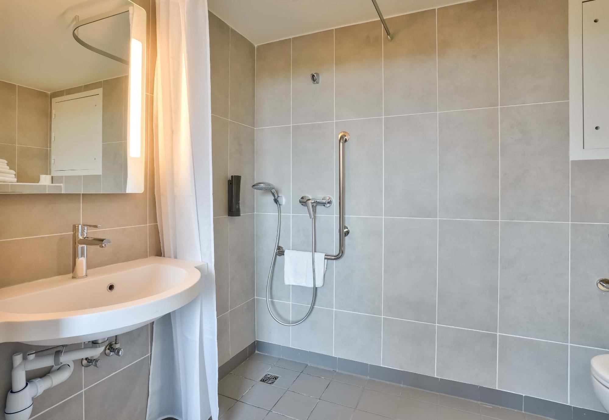B&B Hotel Paris Porte D'Orleans Montrouge Dış mekan fotoğraf